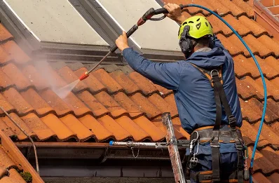 Démoussage et hydrofuge de toiture à Vallères